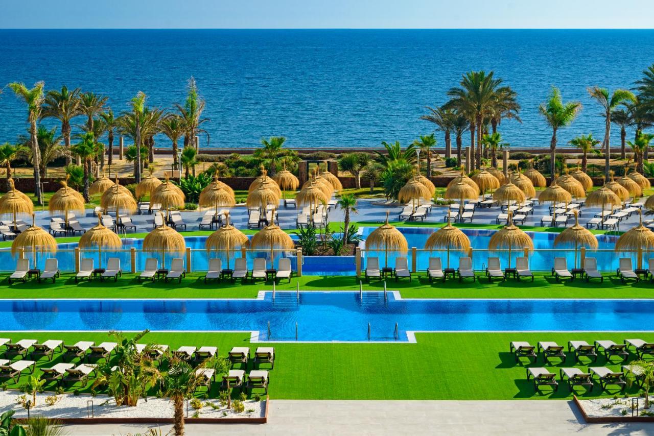 Cabogata Beach Hotel Retamar  Εξωτερικό φωτογραφία The resort's pool area