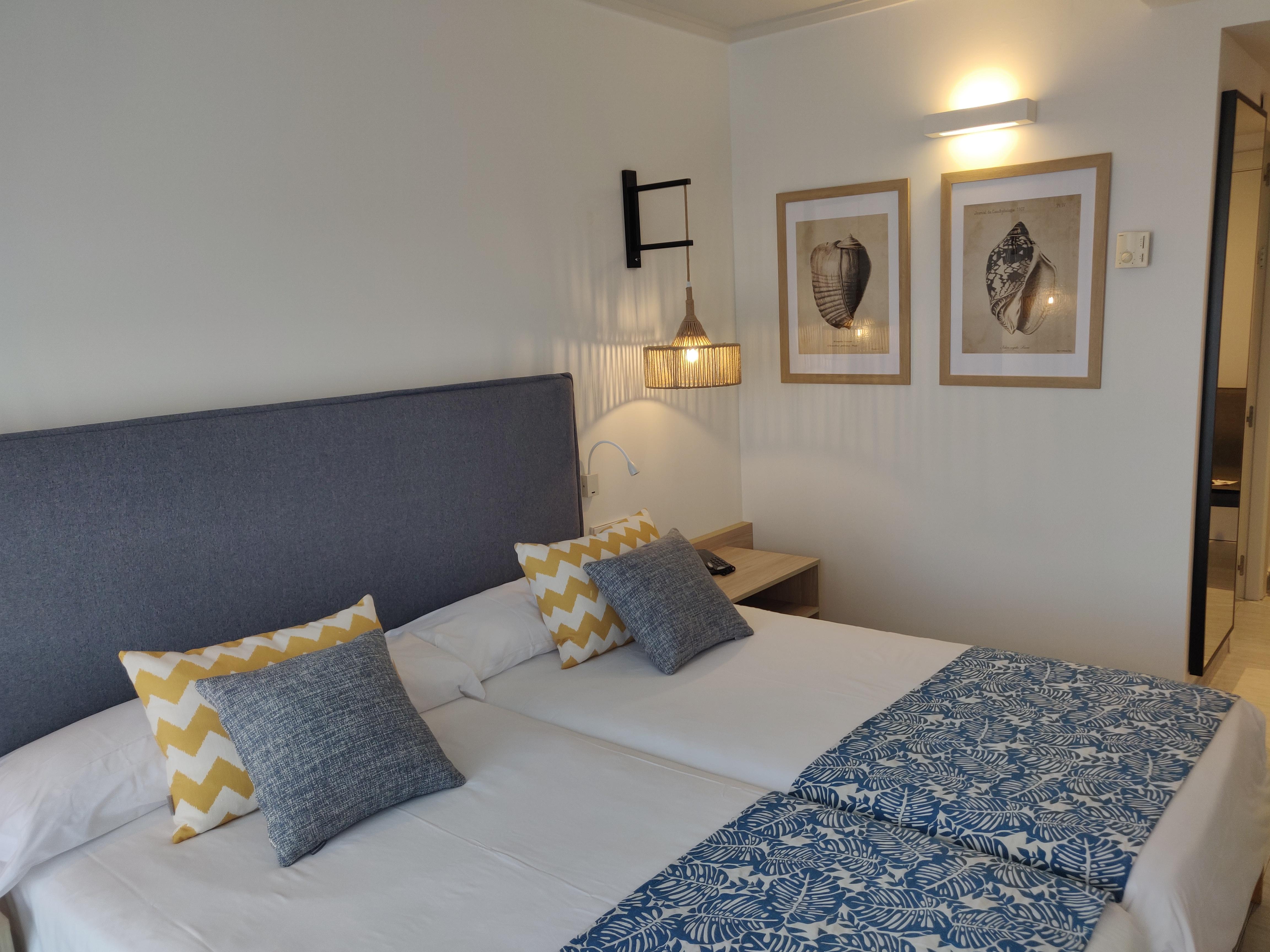 Cabogata Beach Hotel Retamar  Εξωτερικό φωτογραφία A bedroom at the hotel