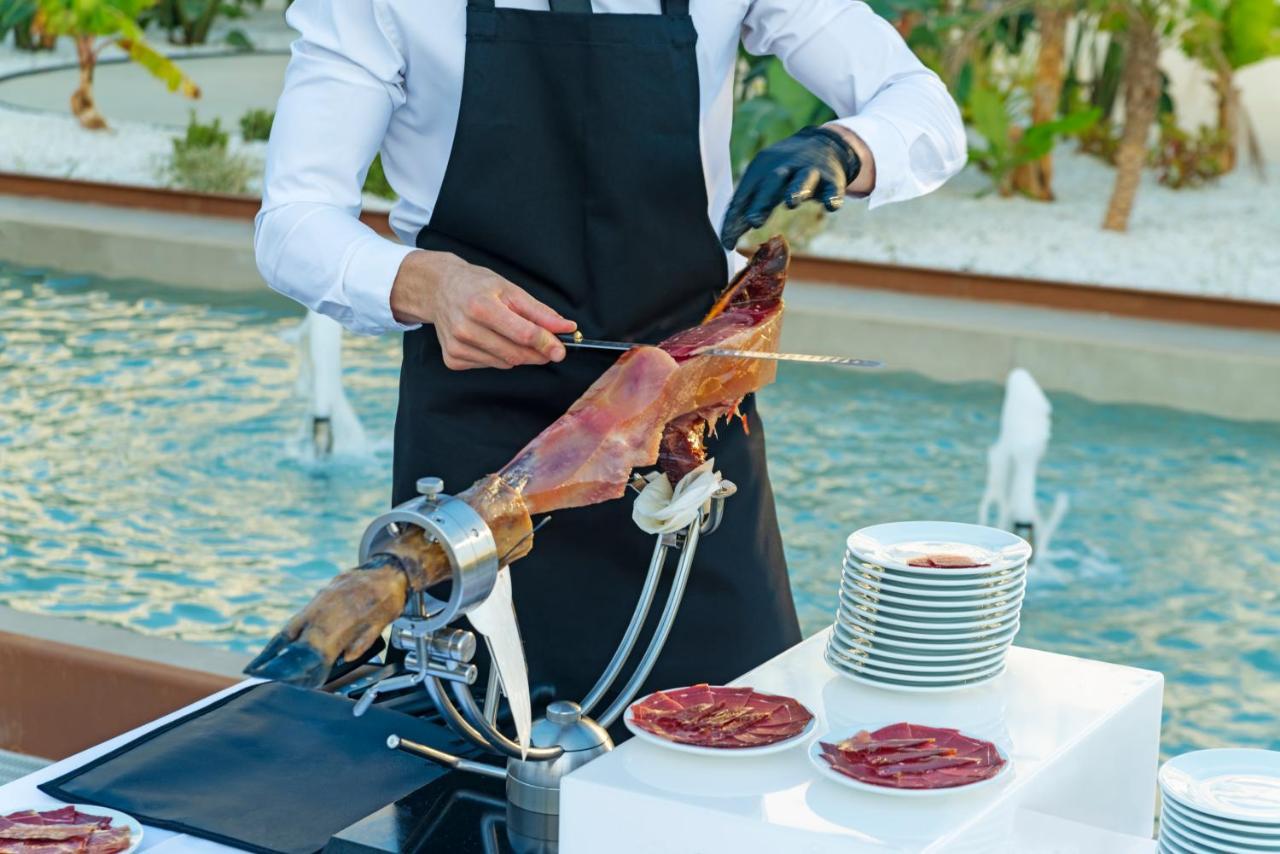 Cabogata Beach Hotel Retamar  Εξωτερικό φωτογραφία Jamón being sliced